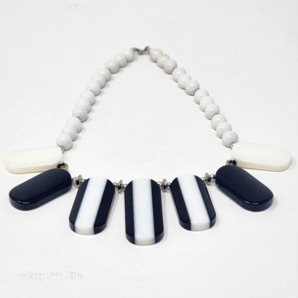 Jewelry - VINTAGE  BAKELITE ART DECO STYLE NECKLACE